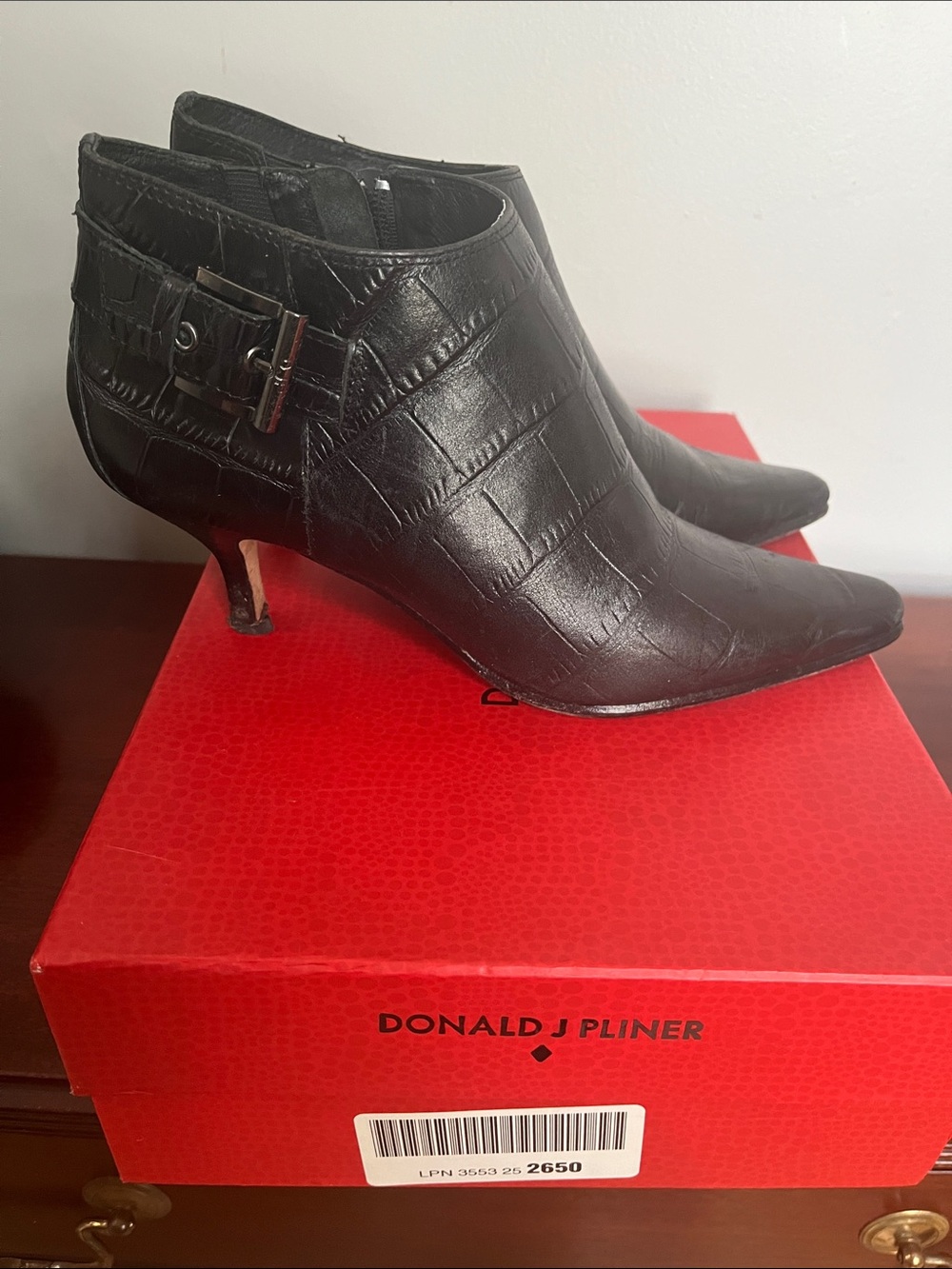 Donald J Pliner Black Crocco
